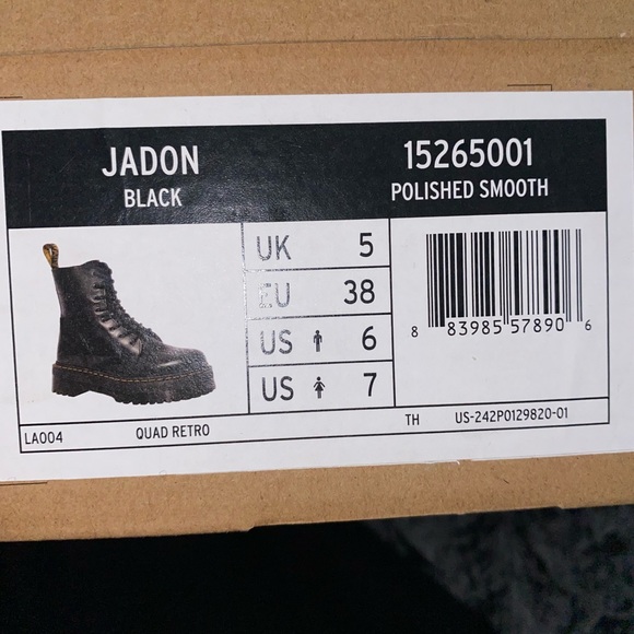 DR MARTENS PLATFORM WOMEN 7 NEVER WORN - Picture 3 of 5